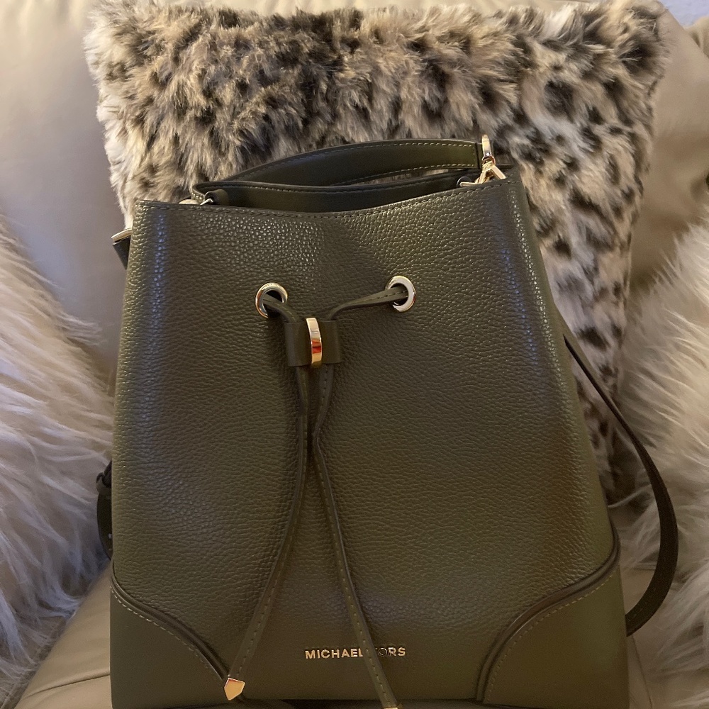 Michael Kors Bucket Bag